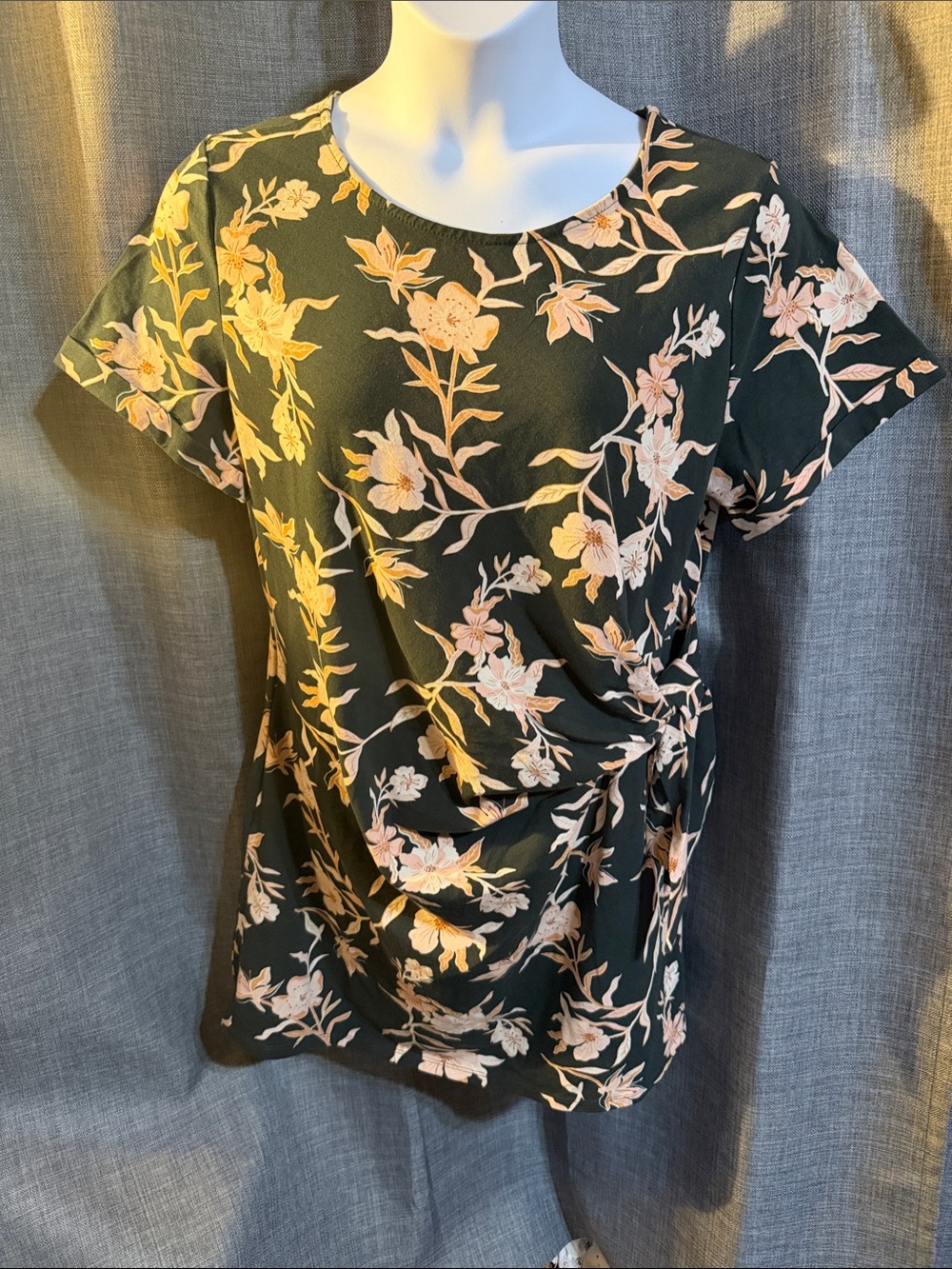 Women’s Dark Green Floral Short-Sleeve Twisted Side dress.